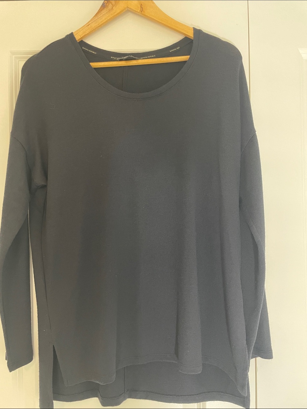 Banana Republic Black Long Sleeve Women's Tunic  Top - Classic Crewneck